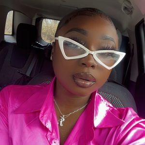 Meet your Posher, Nae